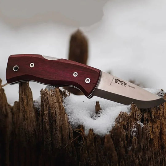 Helle Raud M Knife with a snowy background